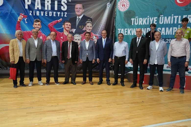 TÜRKİYE ÜMİTLER TAEKWONDO ŞAMPİYONASI’NIN AÇILIŞ SEREMONİSİ GERÇEKLEŞTİRİLDİ