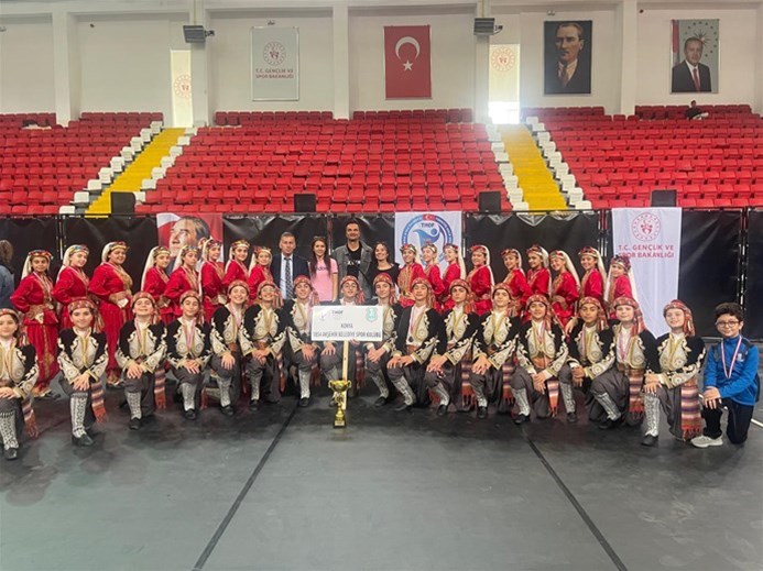 KULÜPLER ARASI HALK OYUNLARI GRUP MÜSABAKALARINDA BÜYÜK BAŞARI